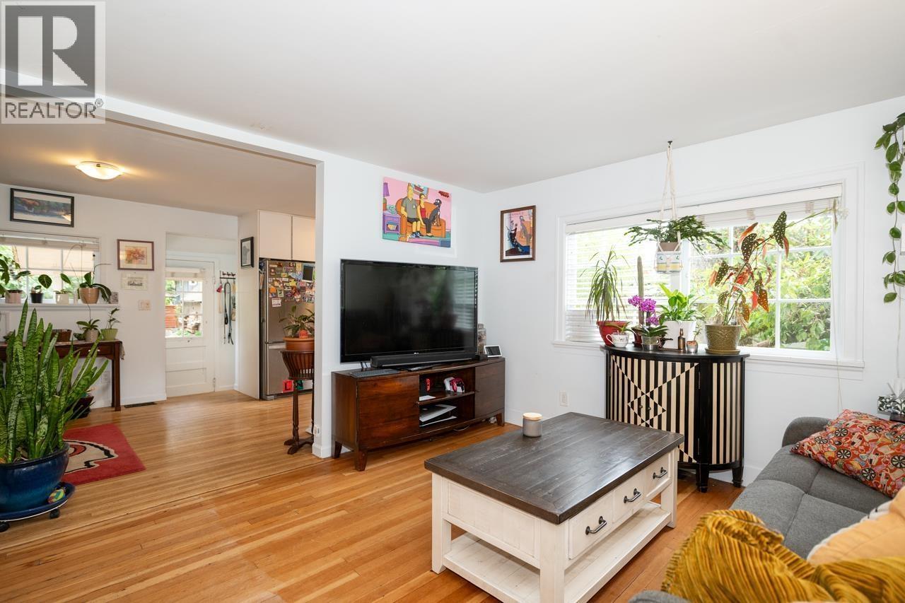 2268 EDGEMONT BOULEVARD