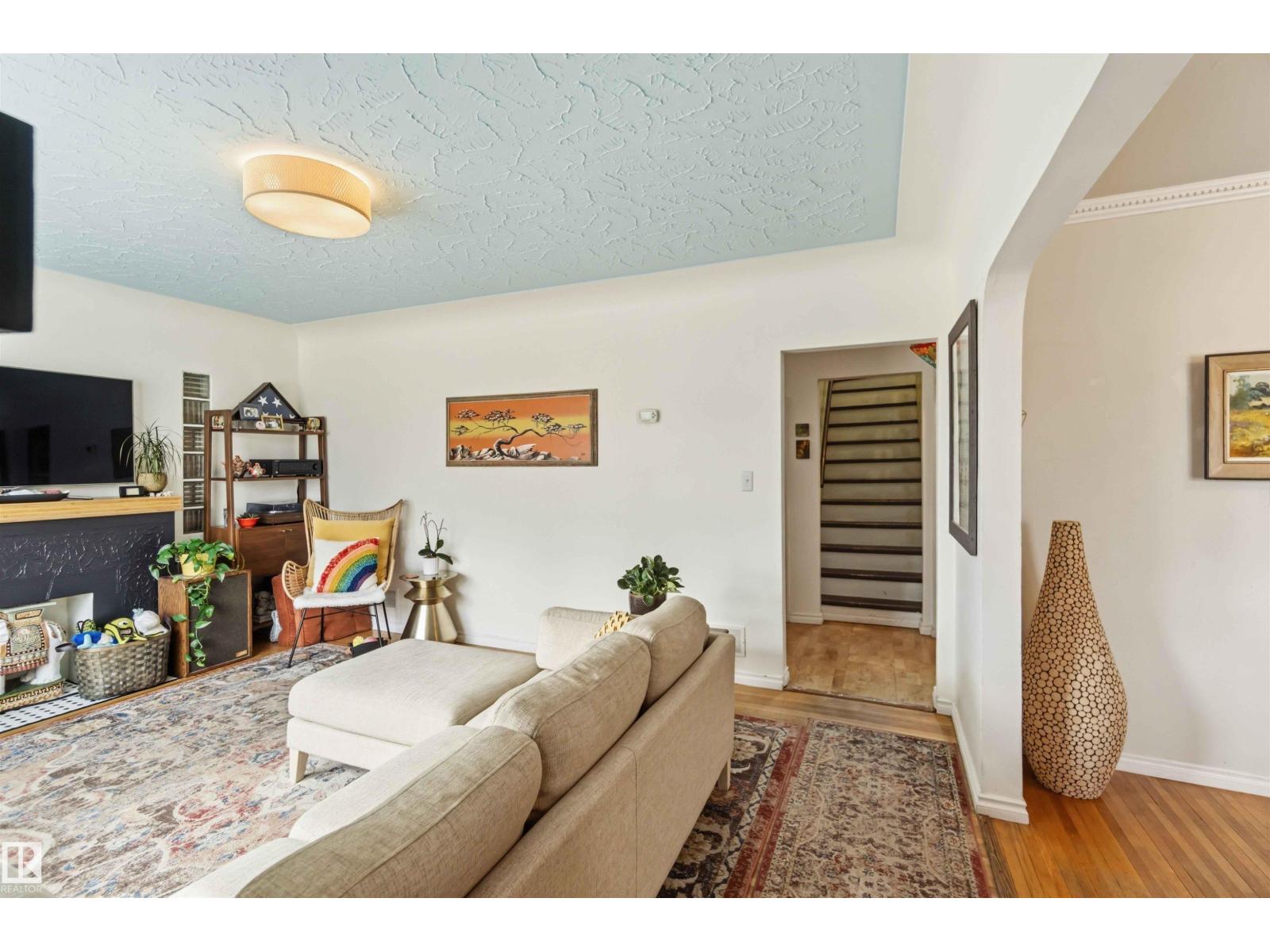 6036 106 ST NW