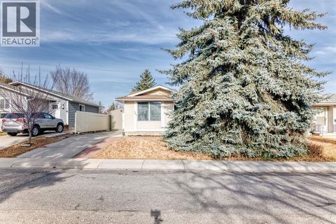 247 Bracewood Road SW Calgary AB T2W3C2