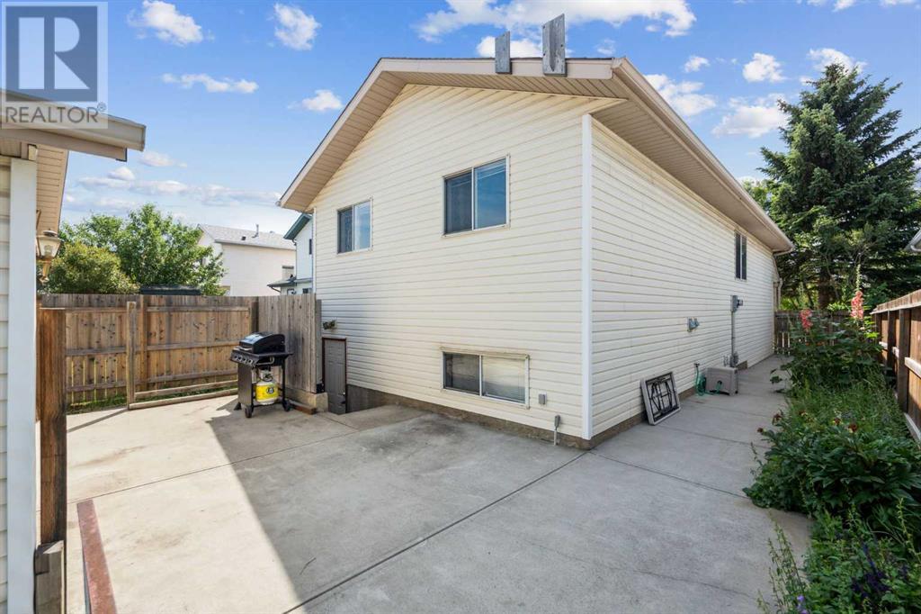 46 Applemead Close SE