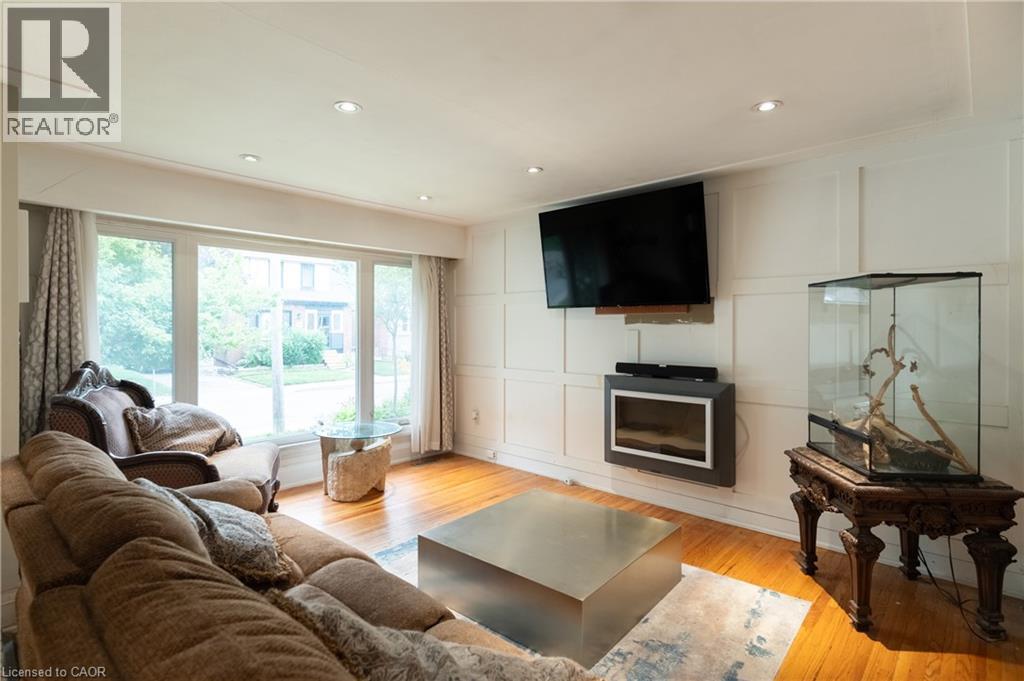 83 EAST 15TH Street