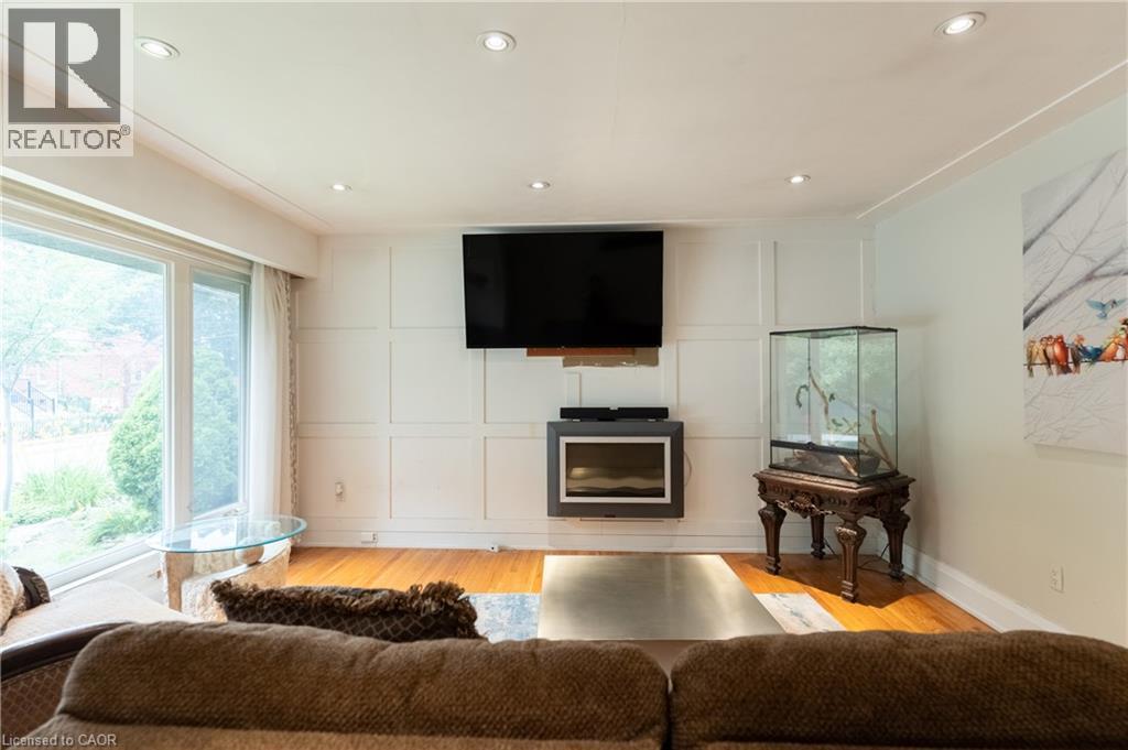 83 EAST 15TH Street