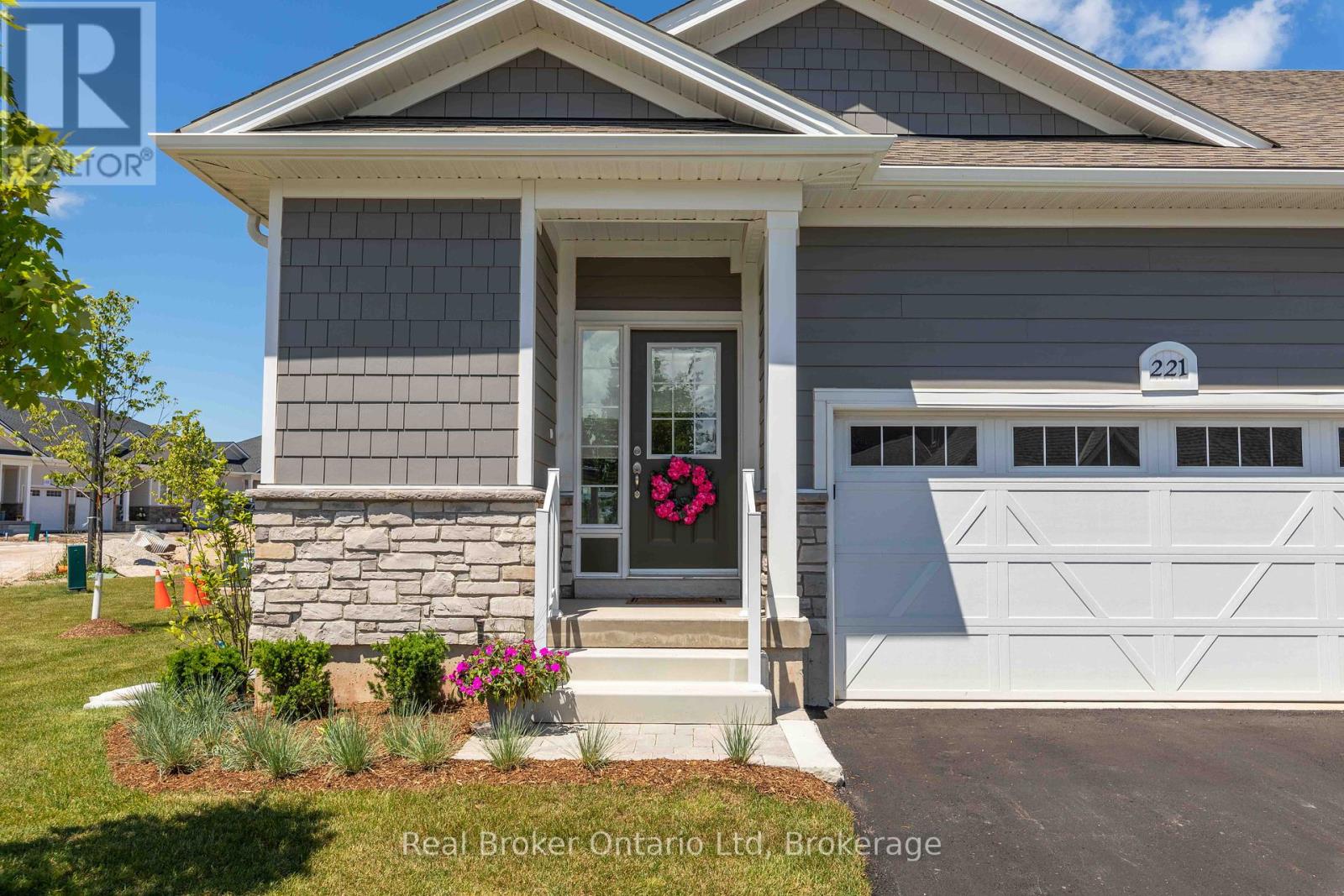 18 - 221 IRONWOOD WAY