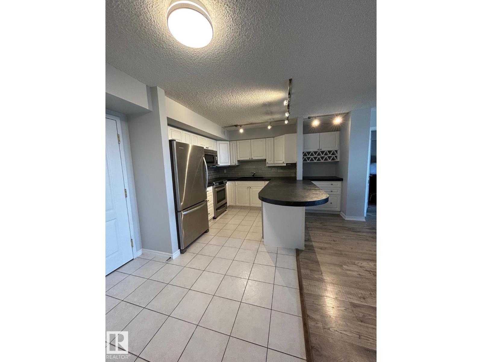 #1506 10909 103 AV NW NW