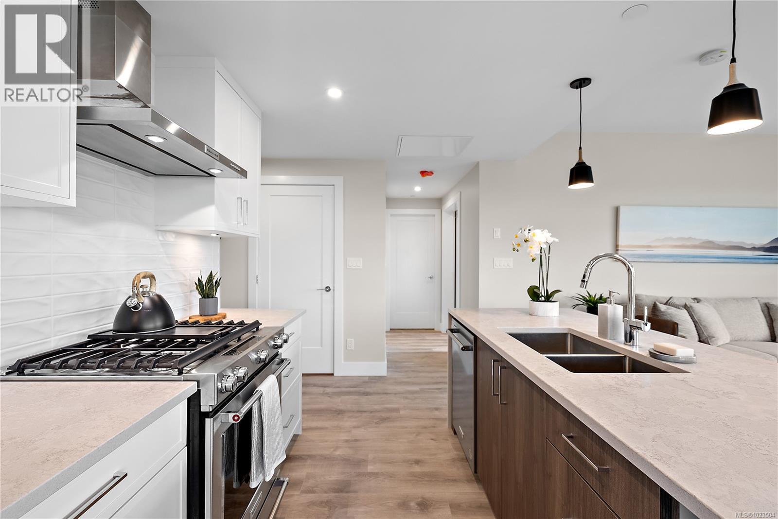 308 2520 Hackett Cres