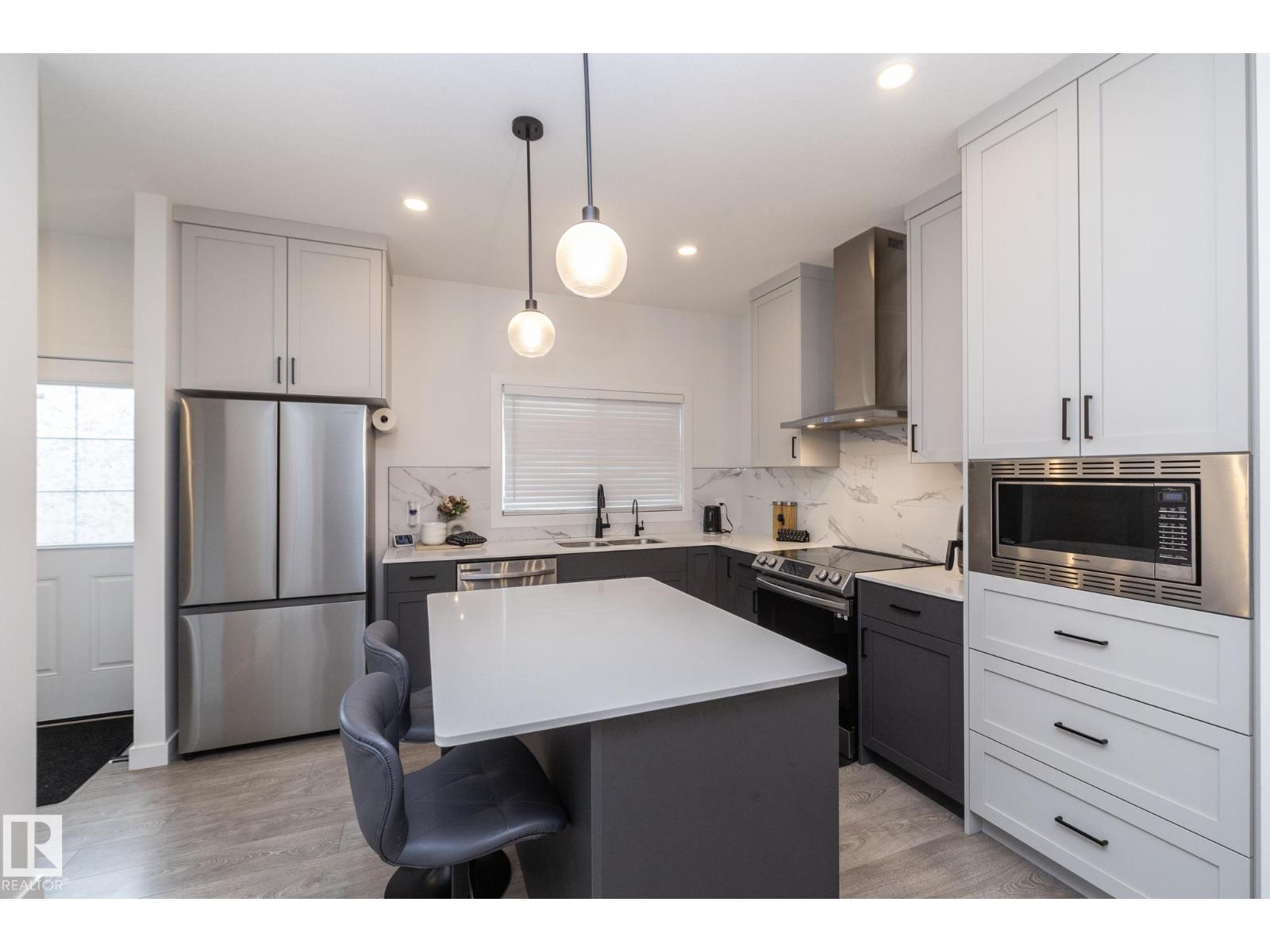 3640 214 ST NW