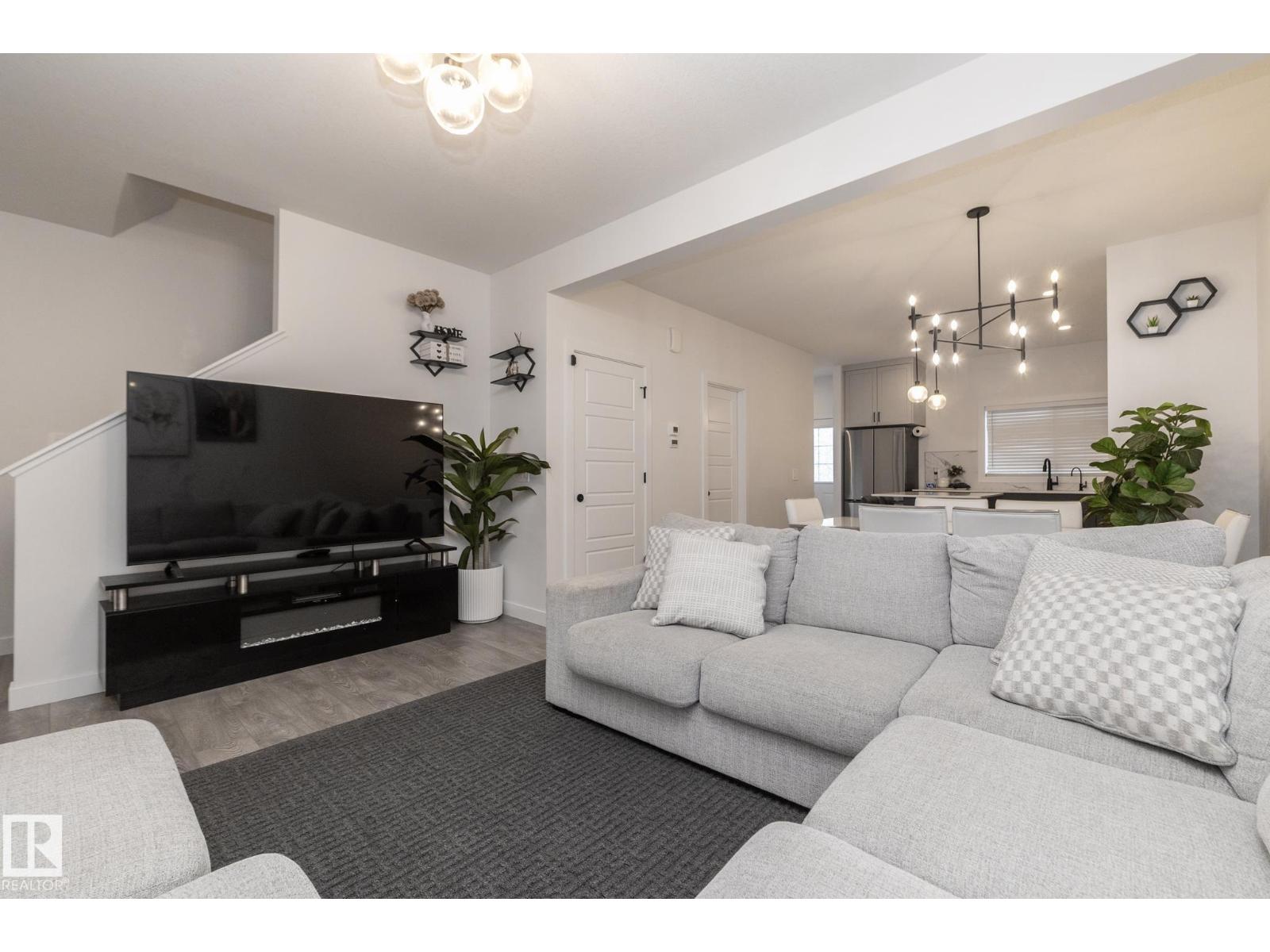 3640 214 ST NW