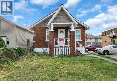 915 JOSEPHINE Windsor ON N9B2L4