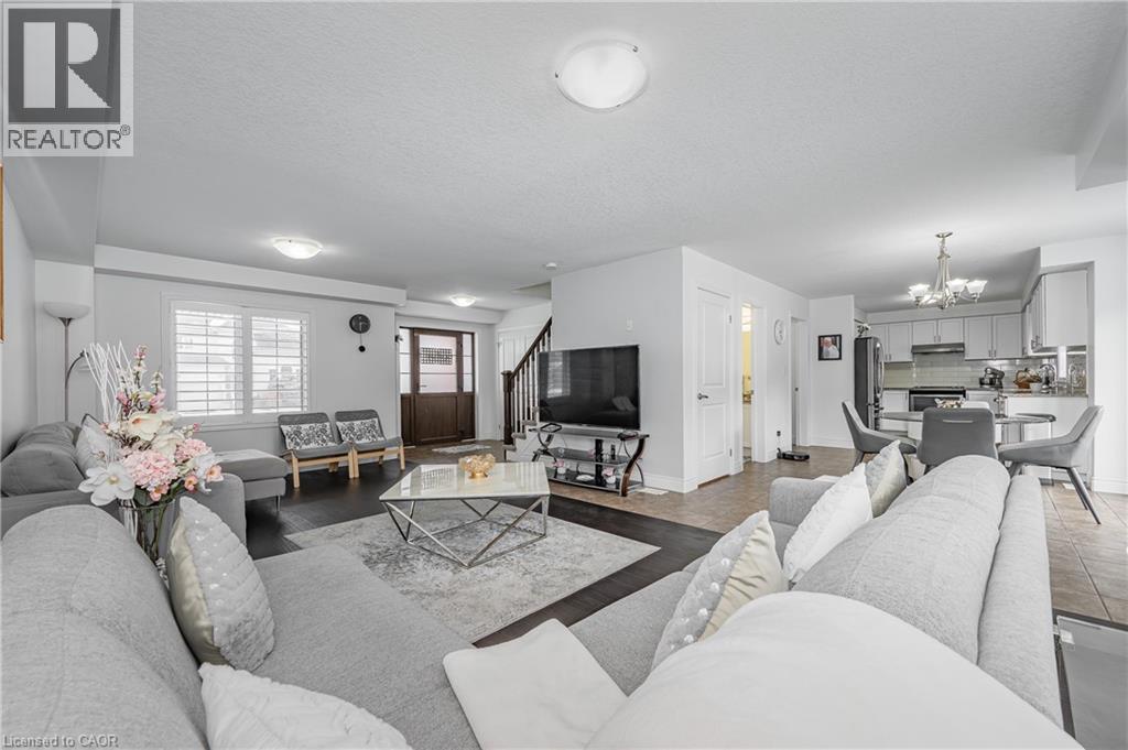 854 SPRINGBANK Avenue N