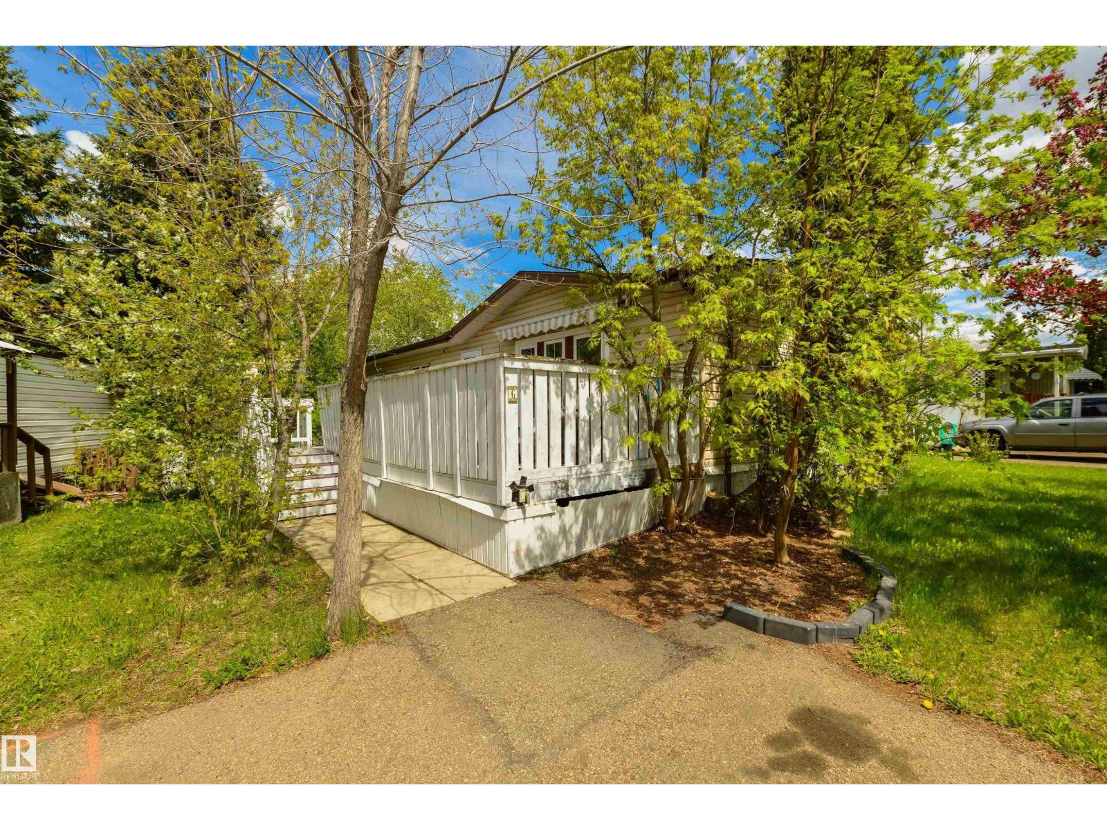 6 Hillcrest DR NW