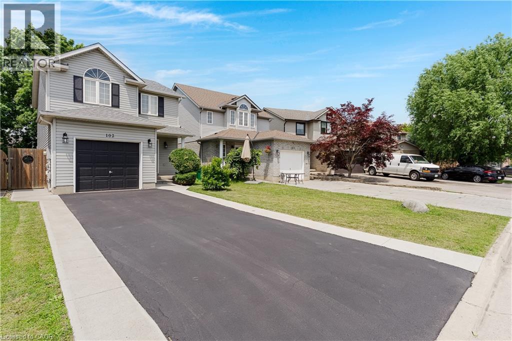 102 CHATEAU Crescent