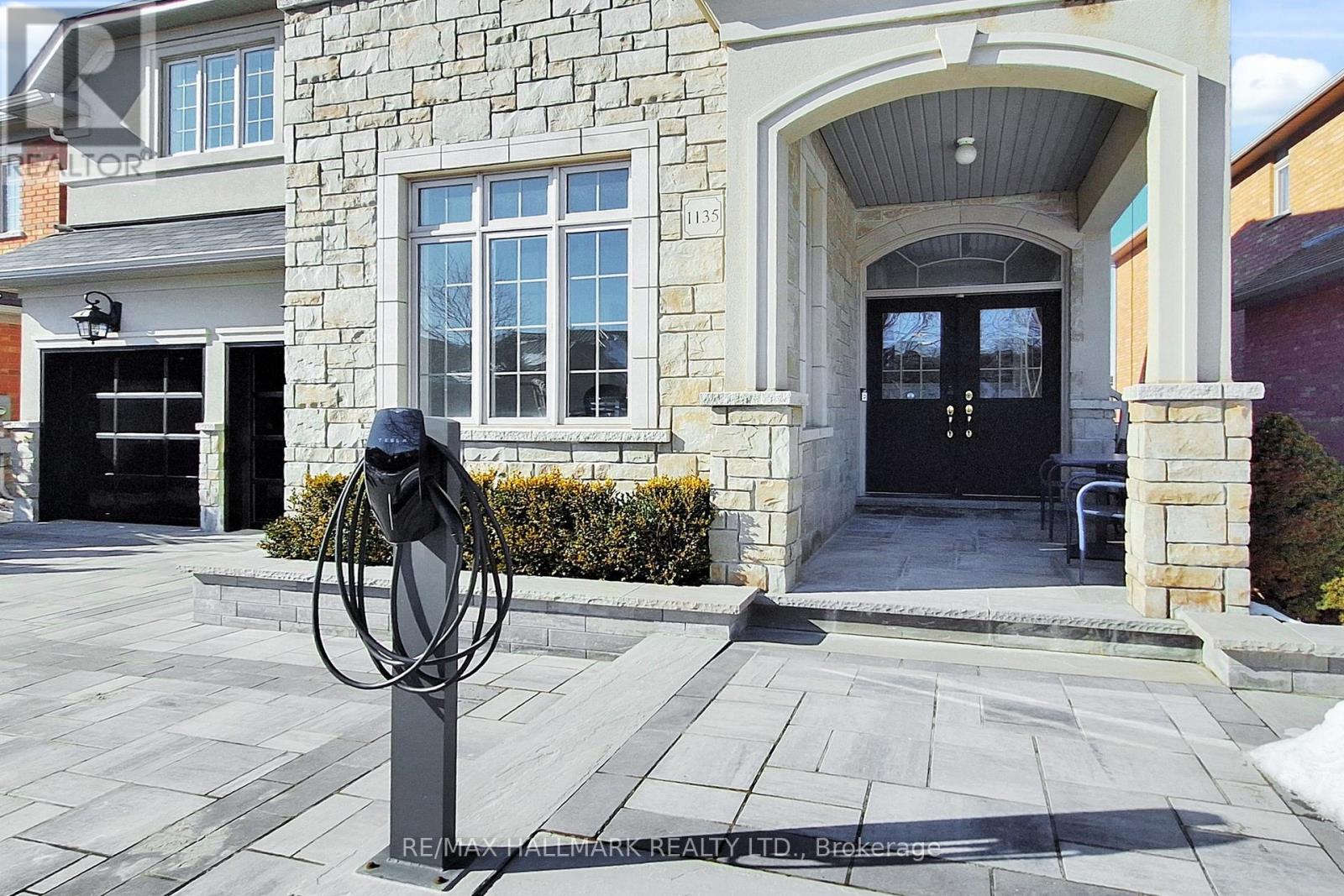 1135 CENOTAPH BOULEVARD