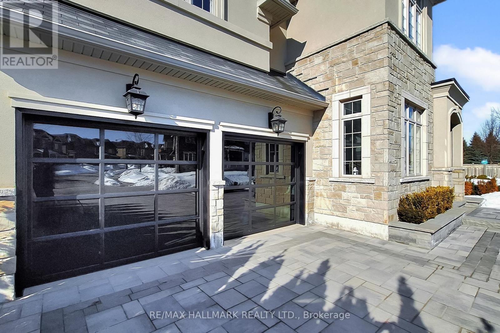 1135 CENOTAPH BOULEVARD