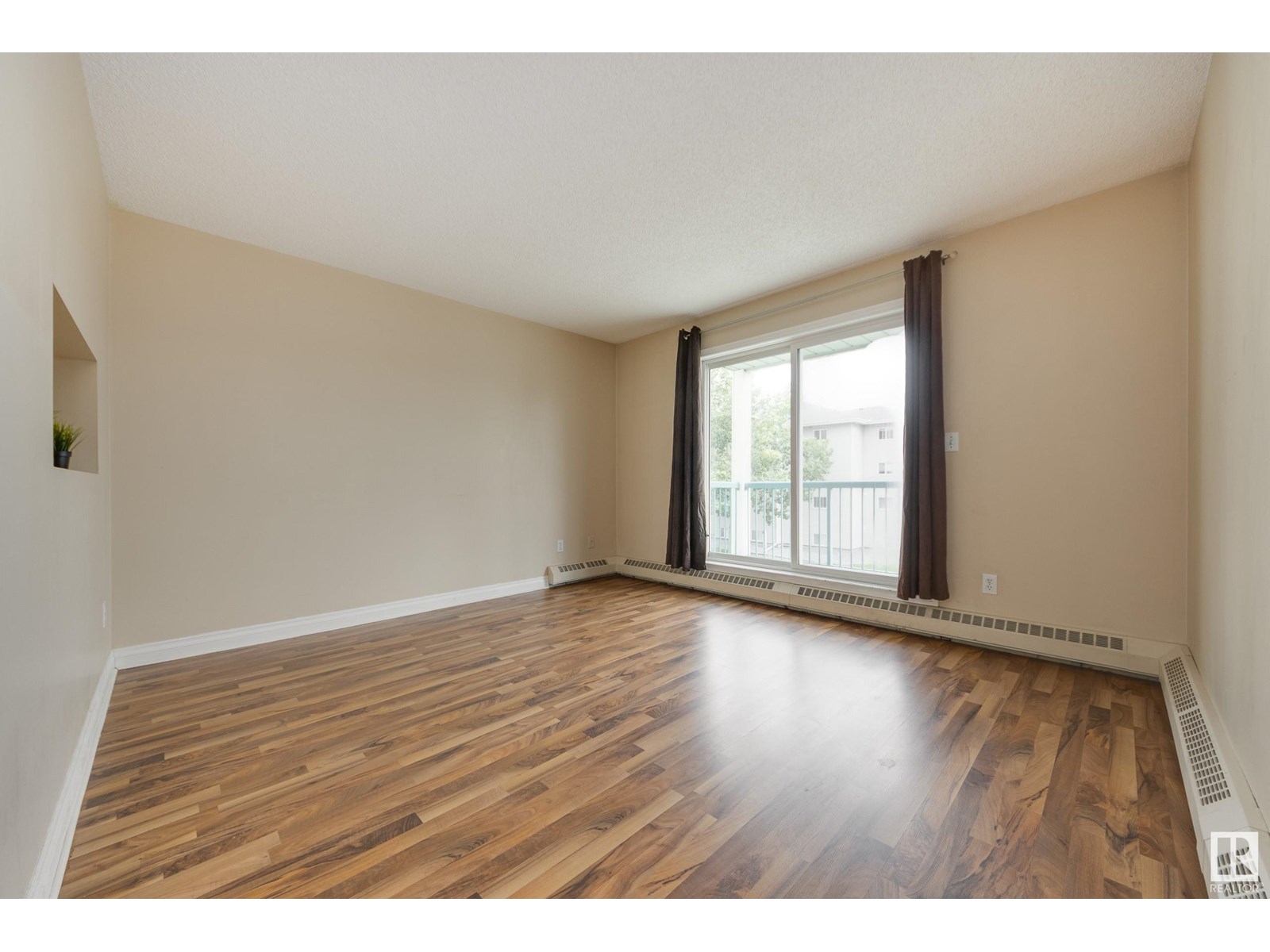 #302 9619 174 ST NW