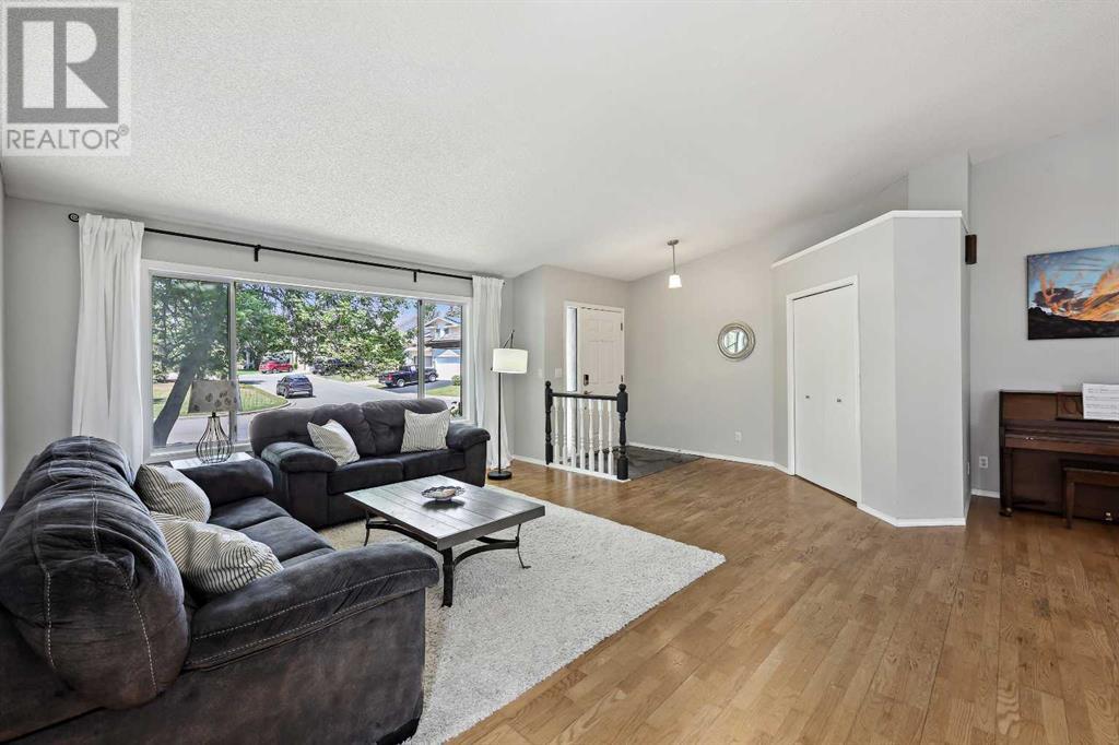 216 Scenic Hill Close NW