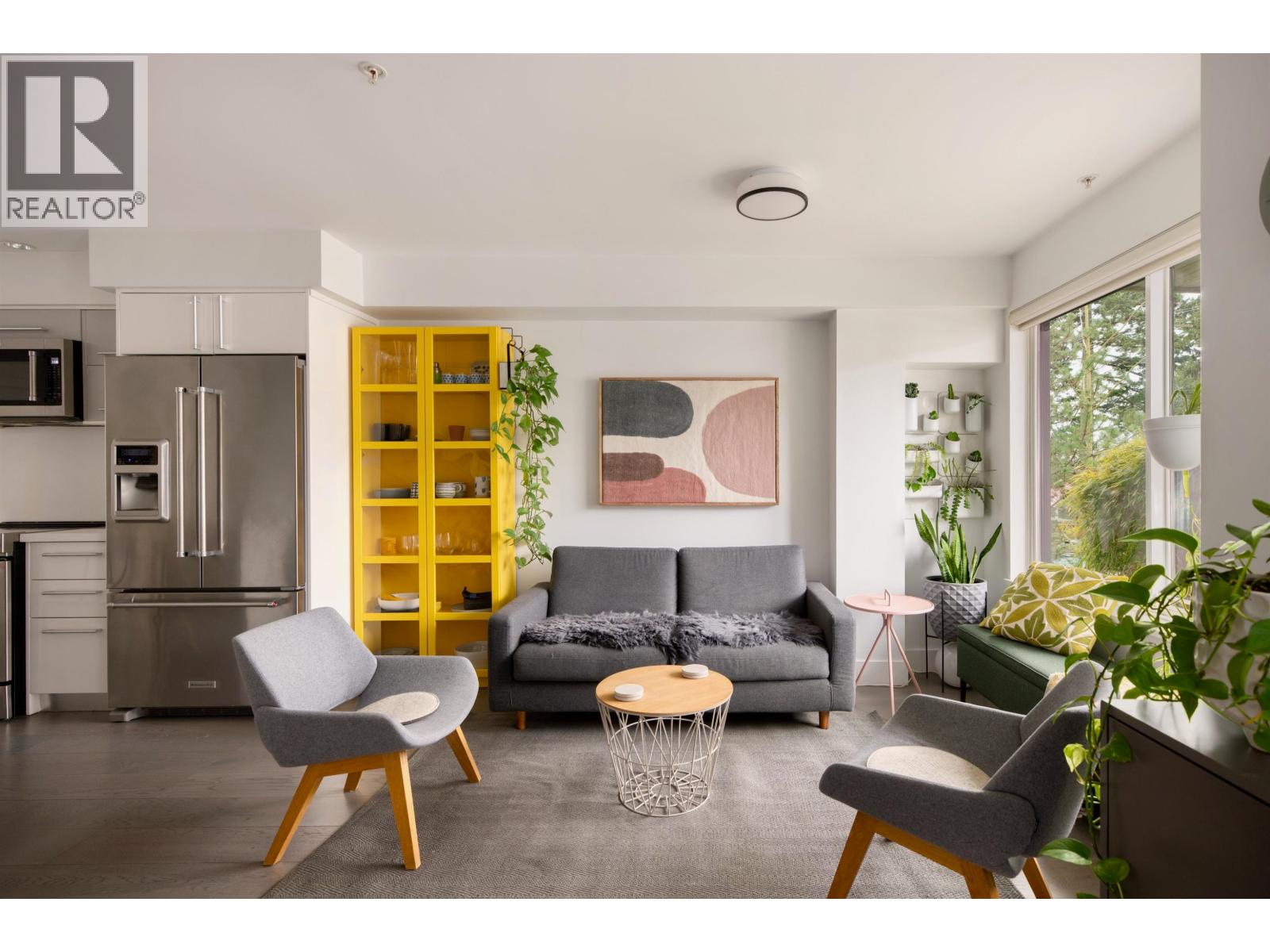 4 2358 WESTERN AVENUE