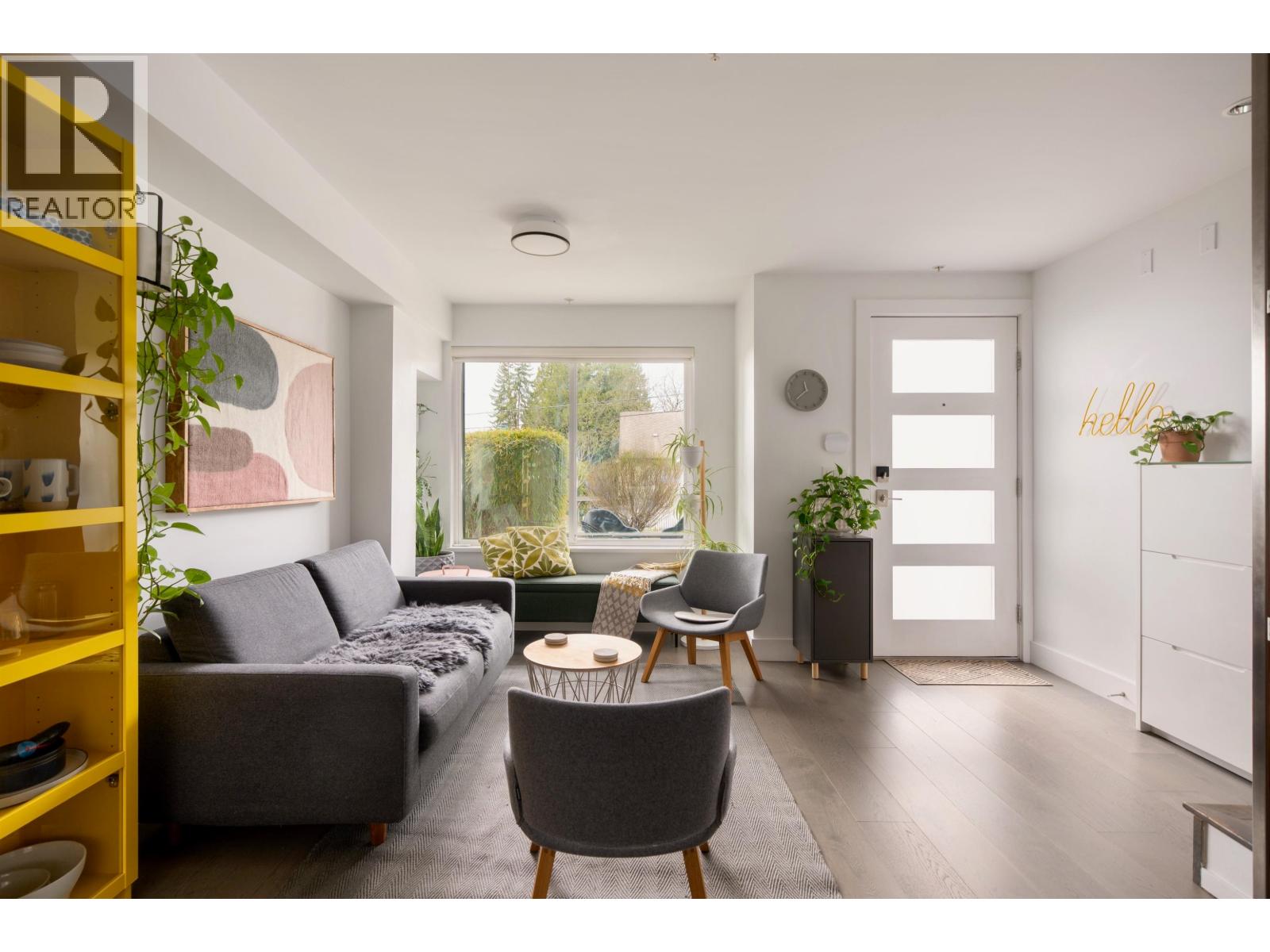 4 2358 WESTERN AVENUE