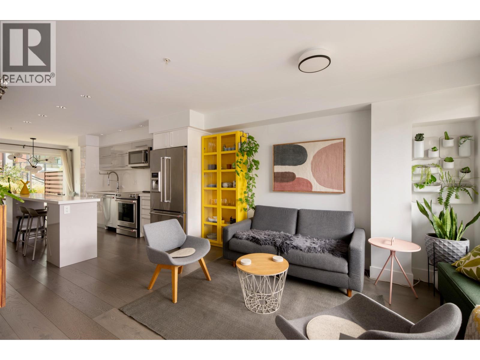 4 2358 WESTERN AVENUE