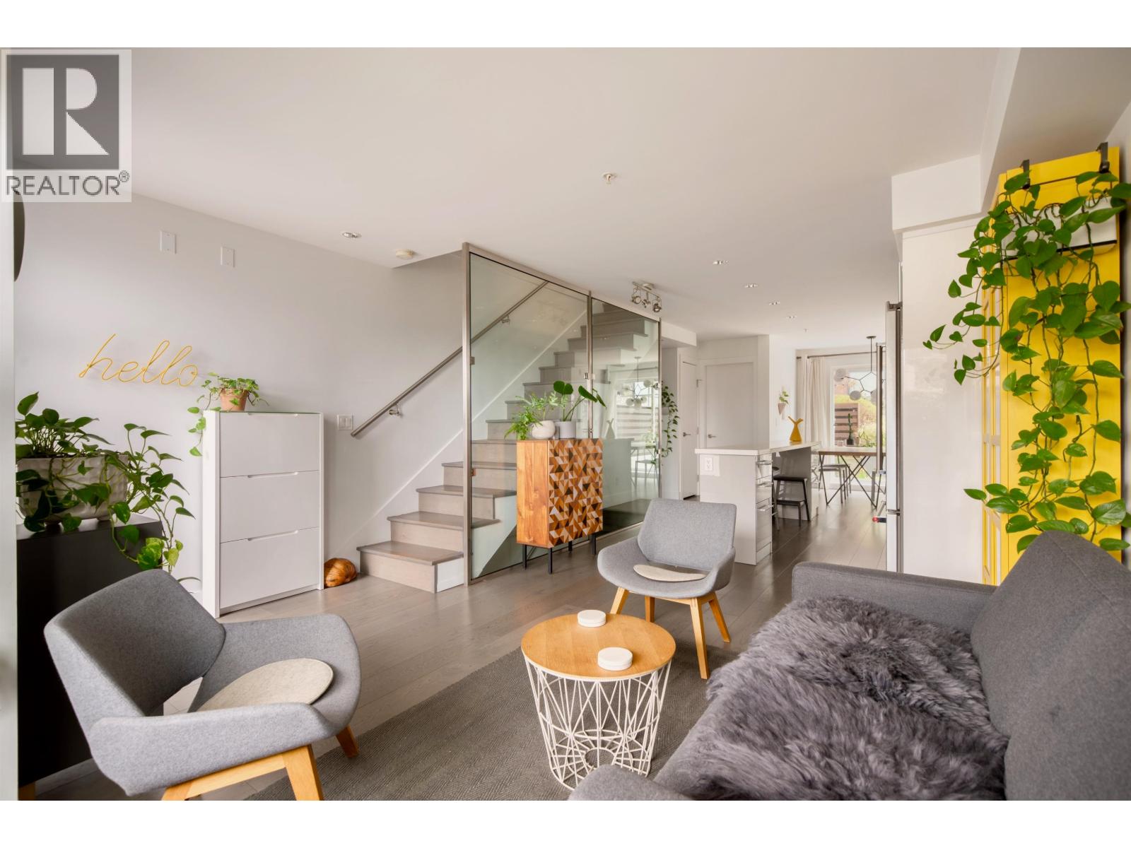 4 2358 WESTERN AVENUE