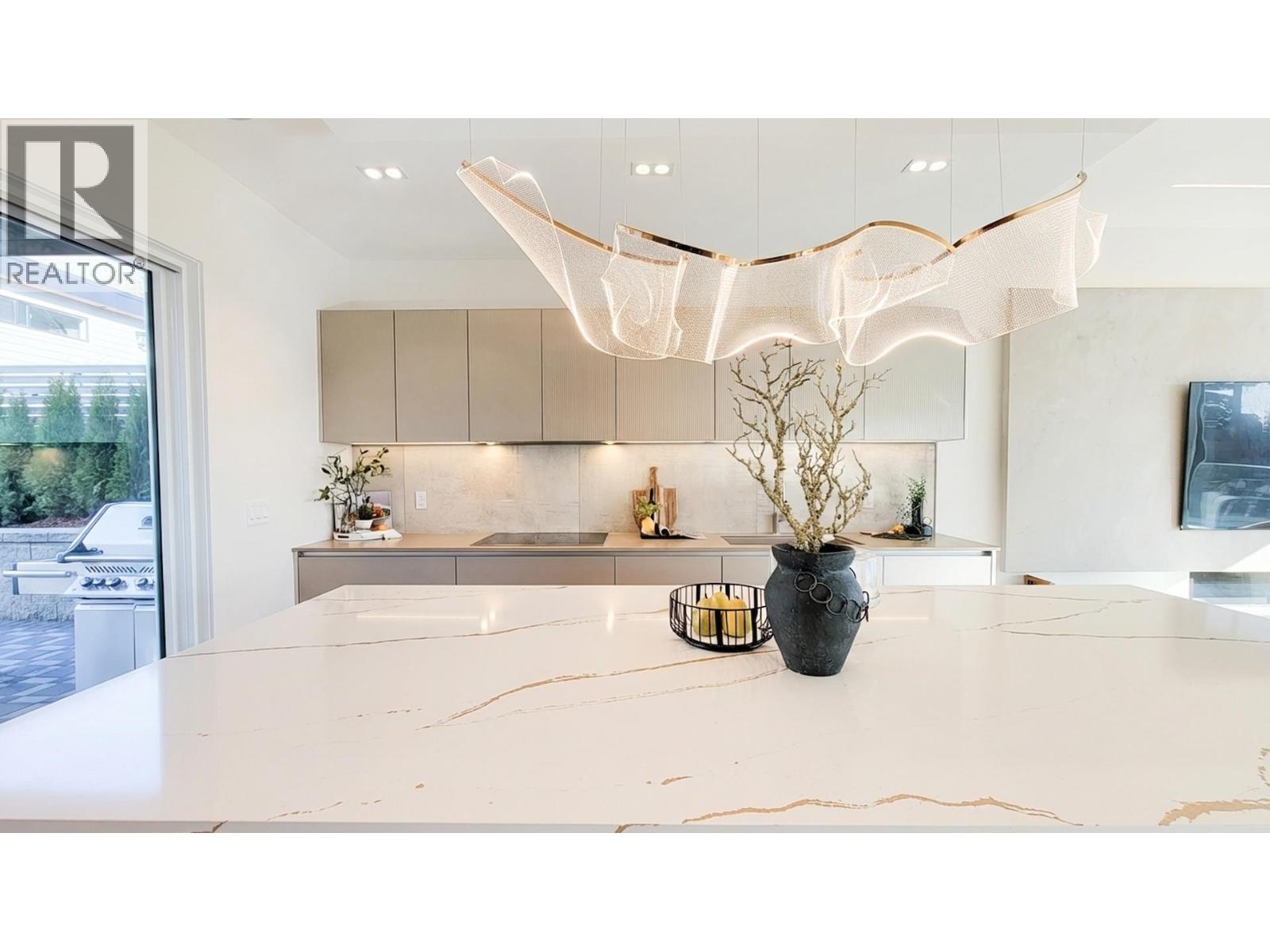 2141 JEFFERSON AVENUE