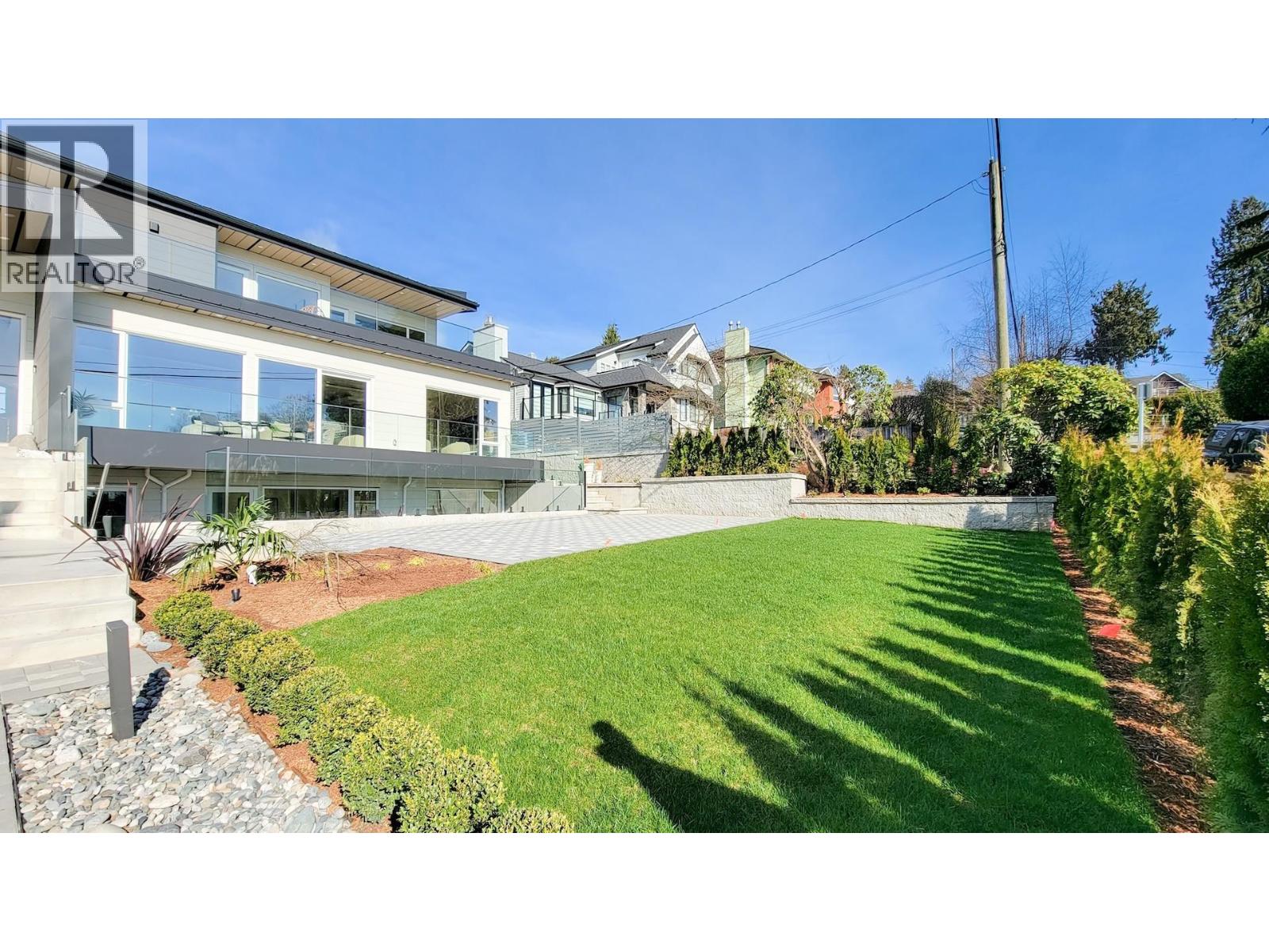 2141 JEFFERSON AVENUE