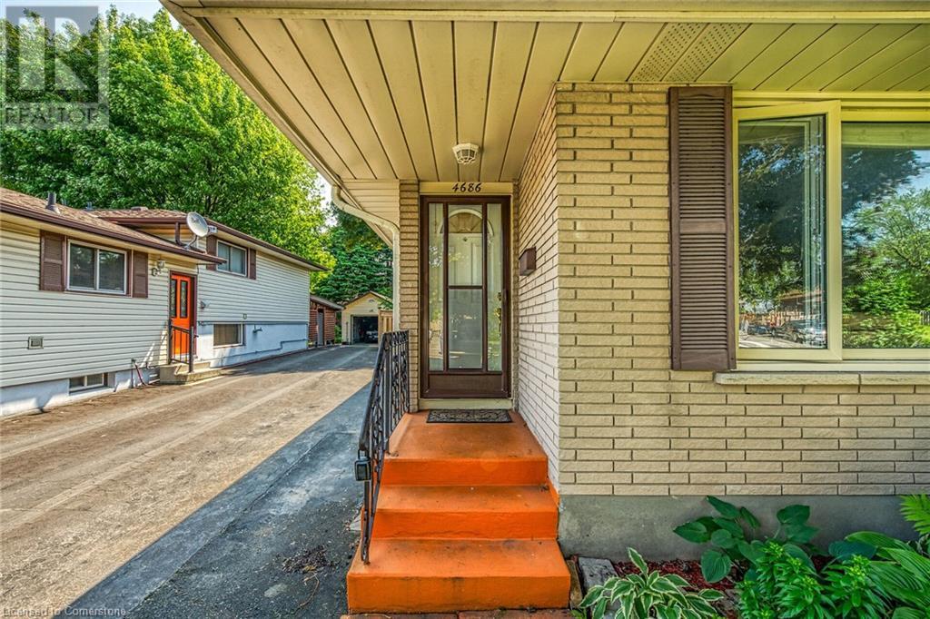 4686 PETTIT Avenue