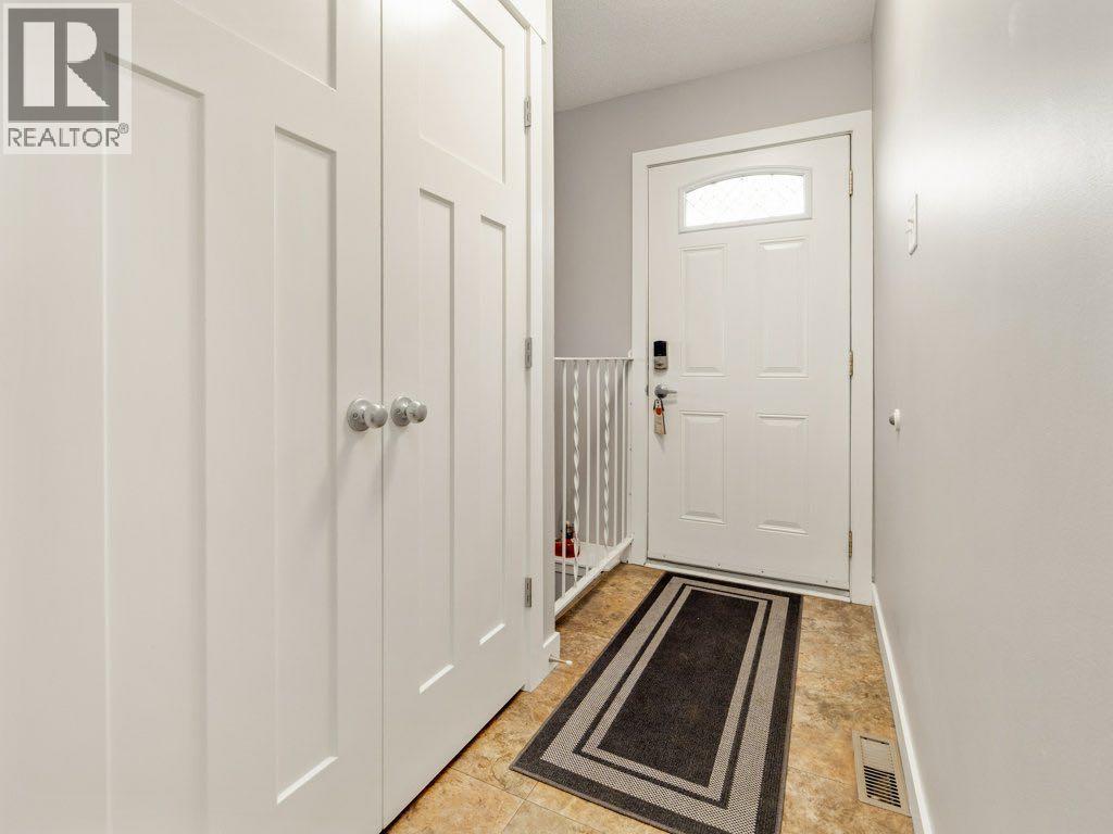 1646 St George Road N