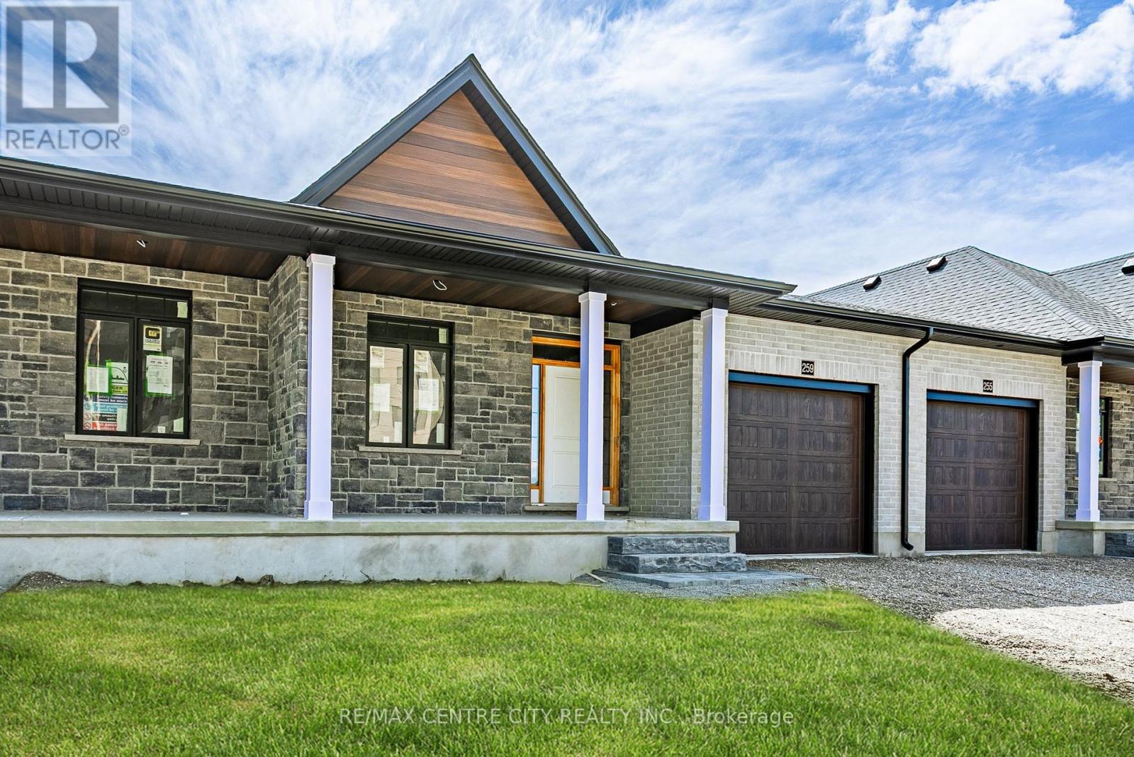 259 SOUTH CARRIAGE ROAD
