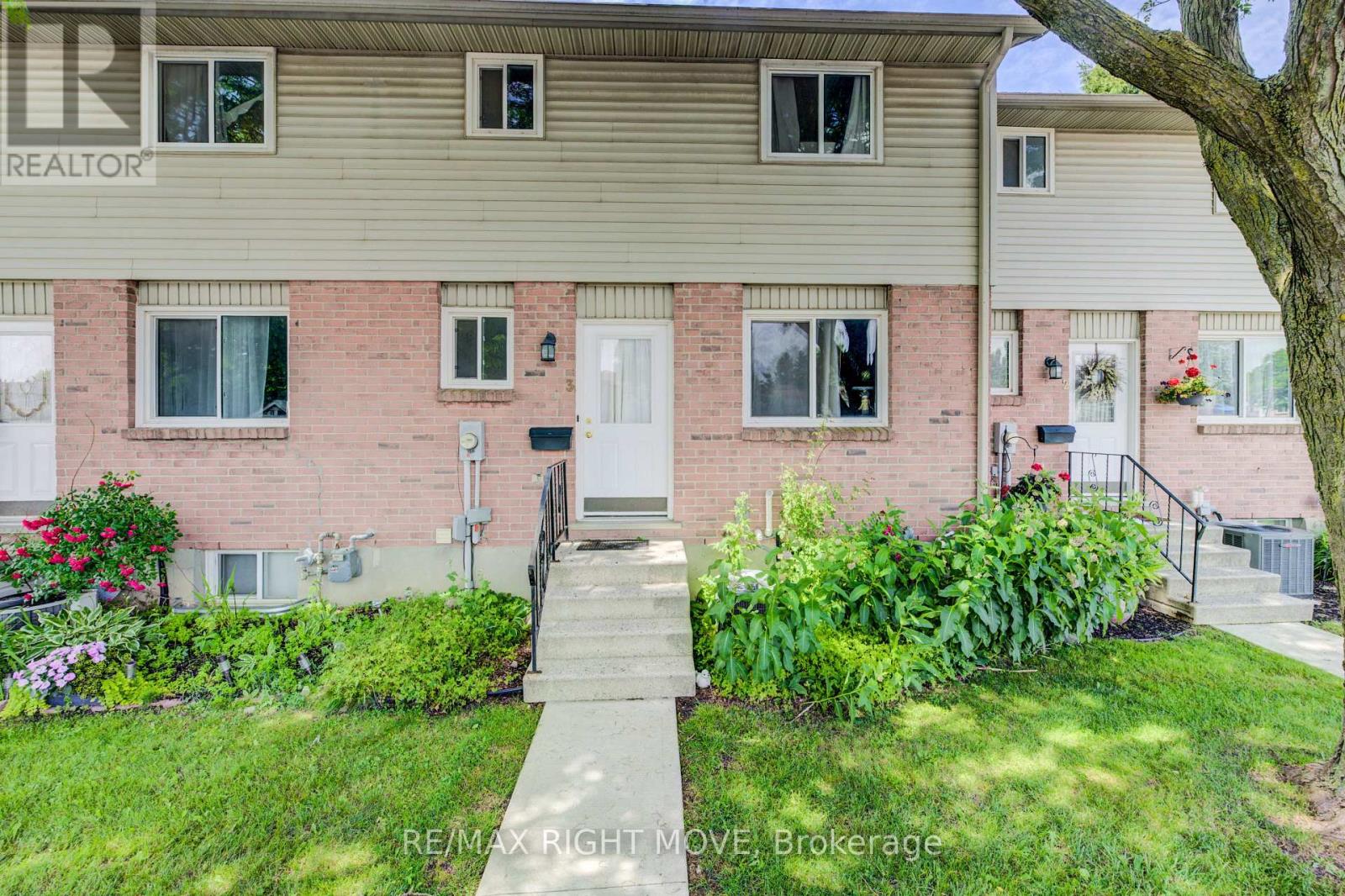 3 - 486 SPRINGBANK AVENUE N