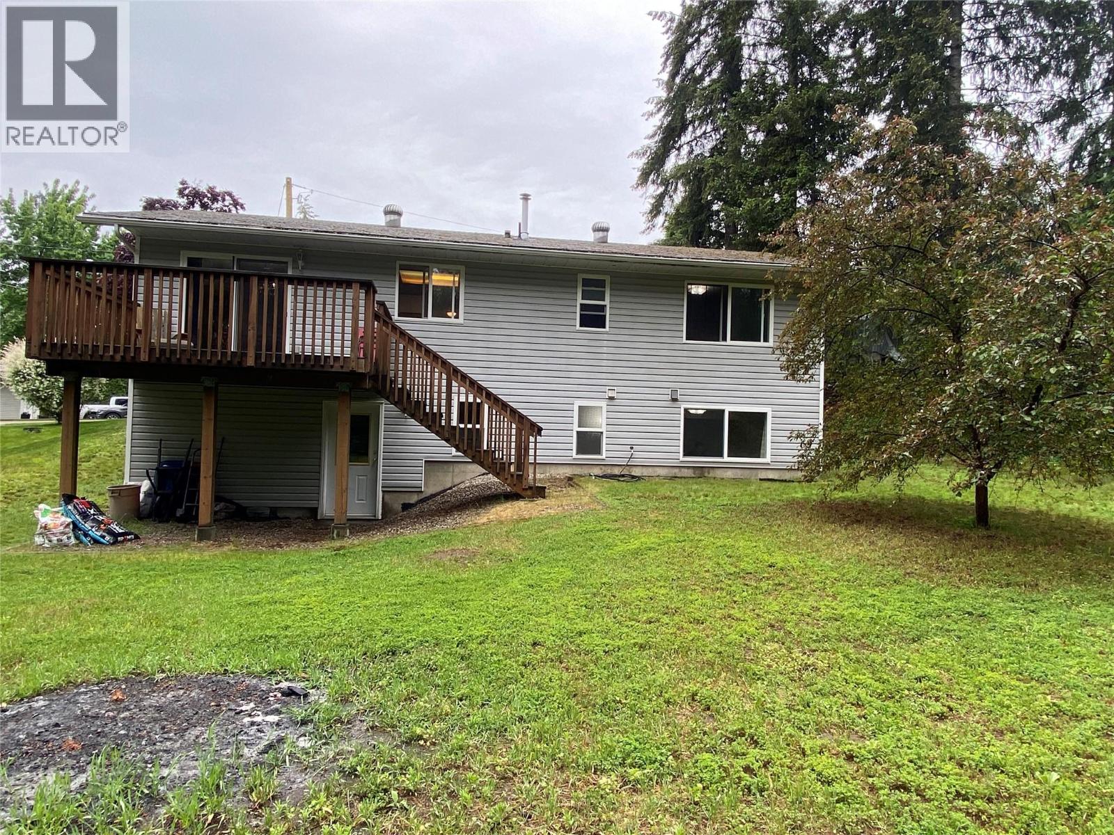 945 Pine Crescent