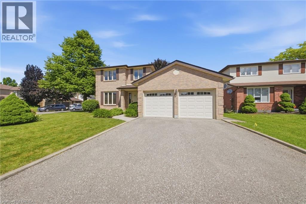 22 COLONIAL Crescent