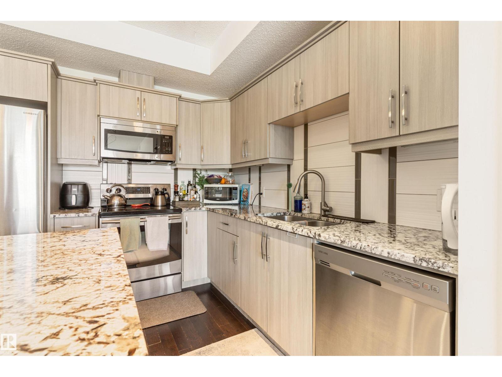 #410 10523 123 ST NW
