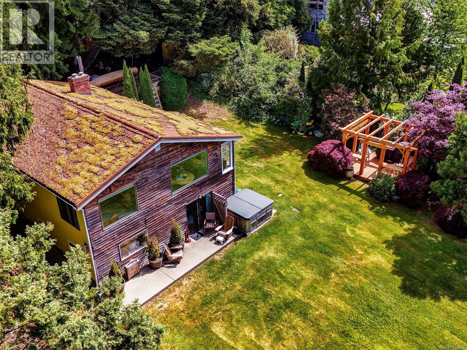 1167 Goldstream Ave