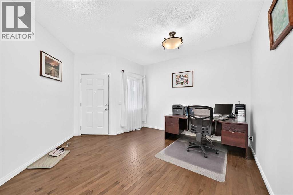 212 ASPENMERE Close