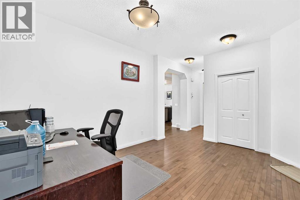 212 ASPENMERE Close