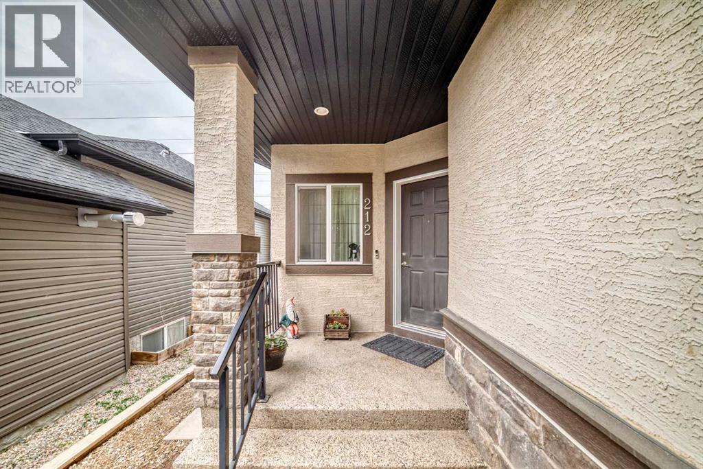 212 ASPENMERE Close