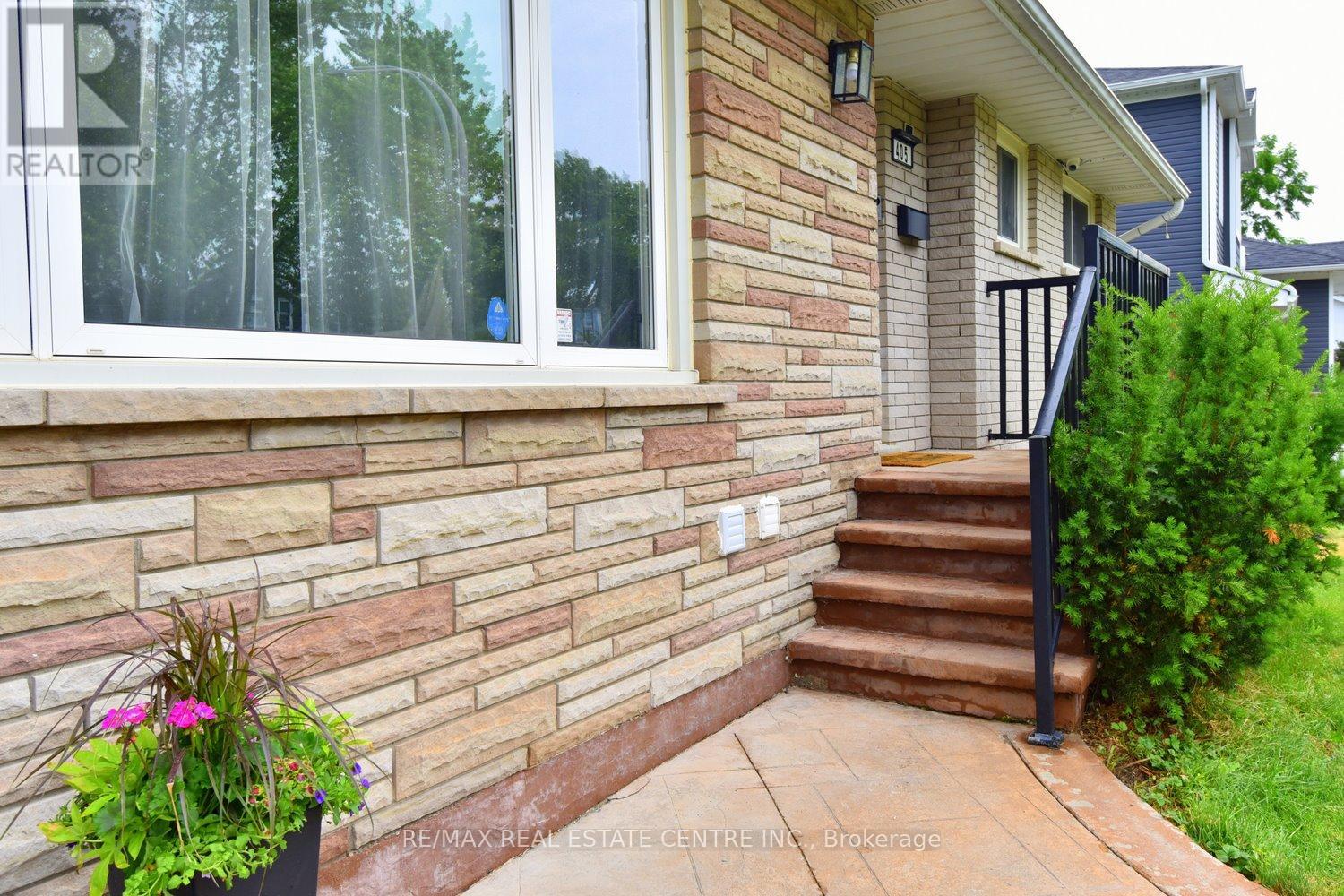 405 ERINDALE DRIVE