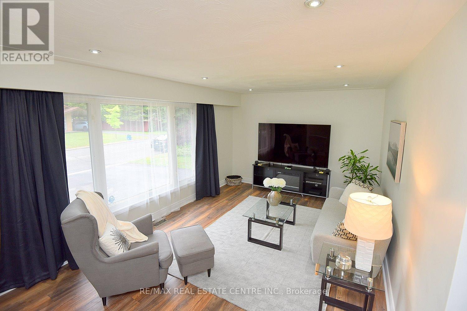 405 ERINDALE DRIVE