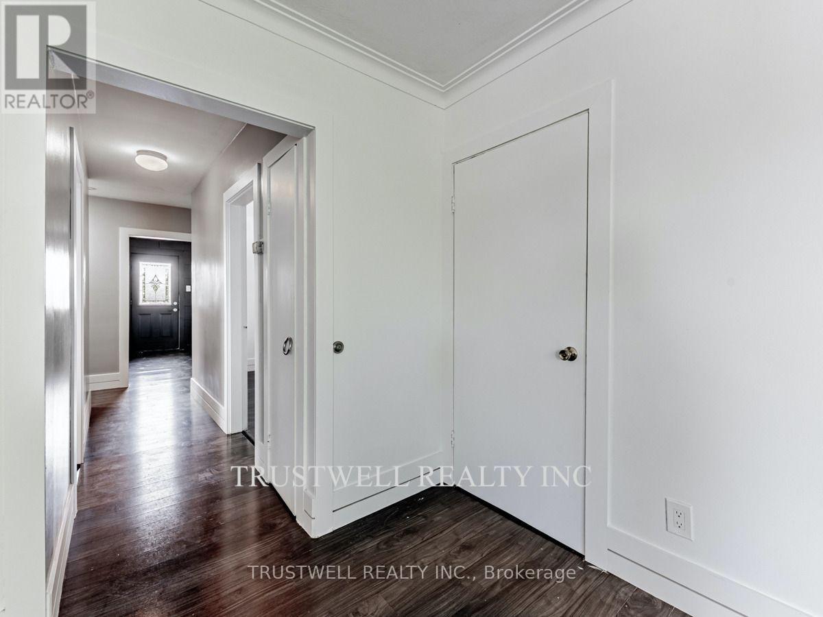 3 - 105 MARY STREET E