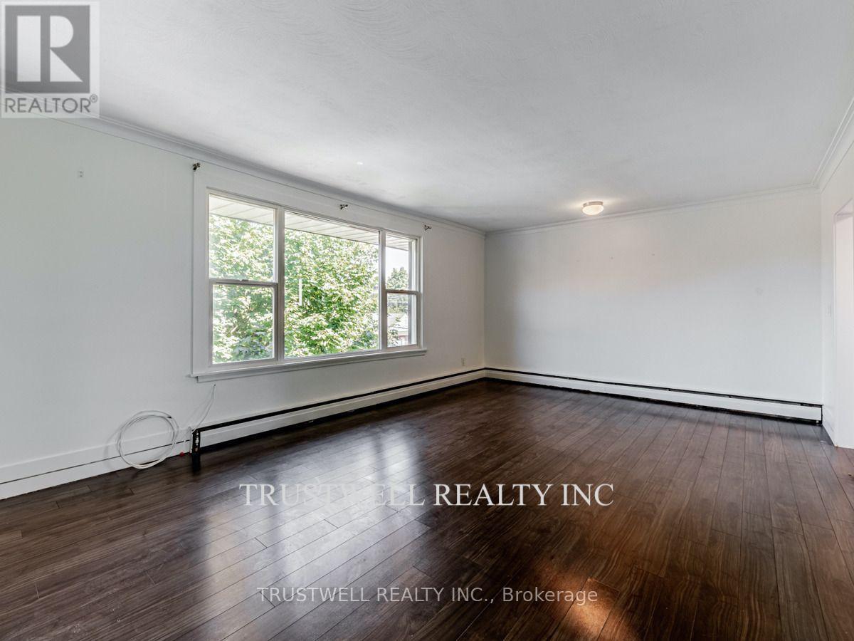 3 - 105 MARY STREET E