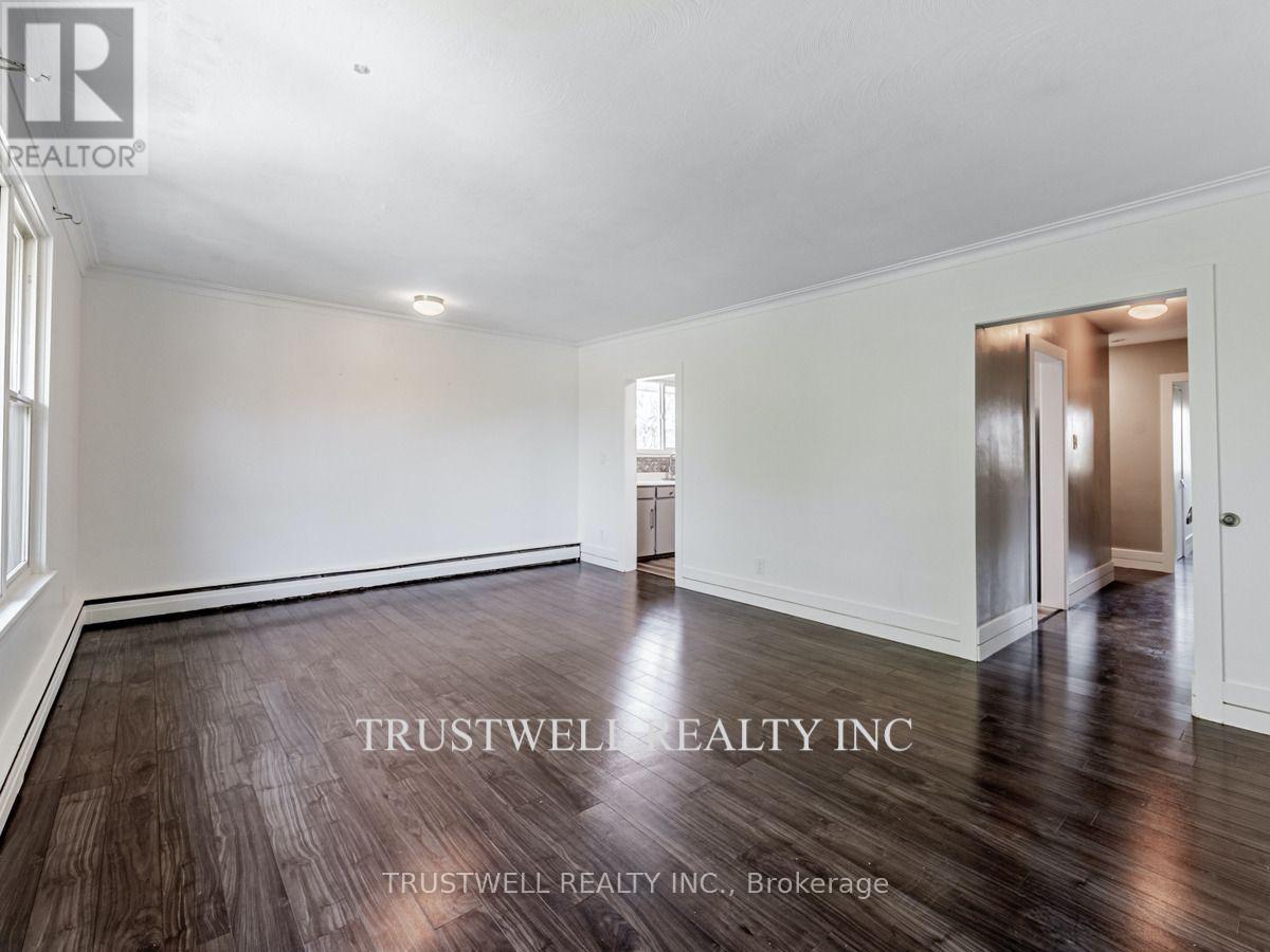 3 - 105 MARY STREET E