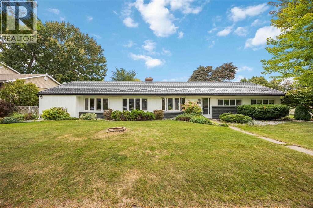 910 Charlesworth DRIVE