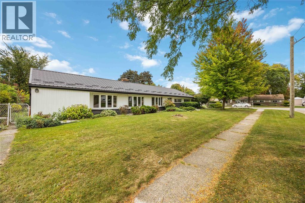 910 Charlesworth DRIVE