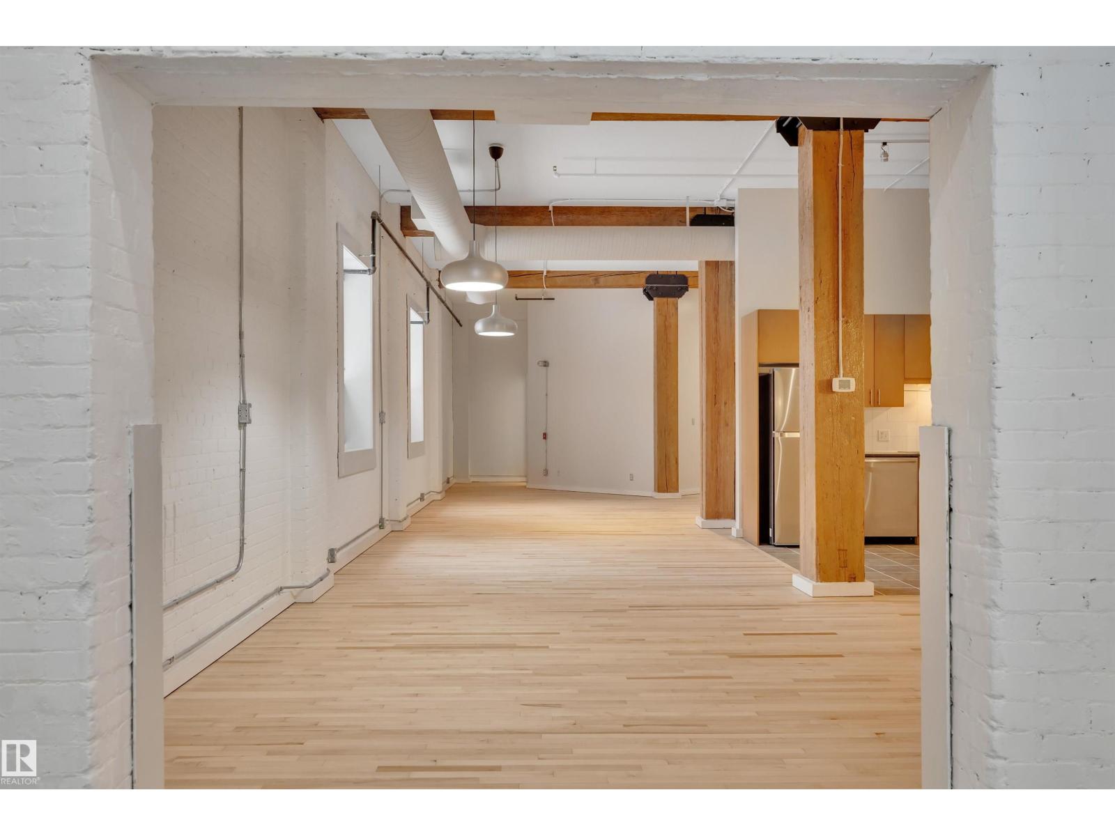 #102 10169 104 ST NW