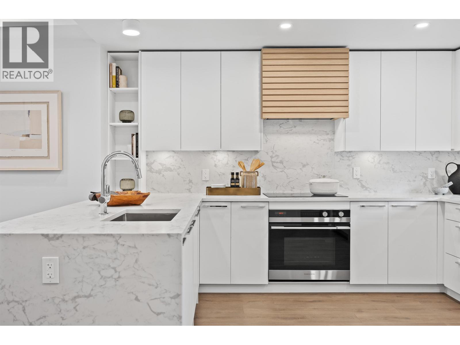 3206 HIGHLAND BOULEVARD