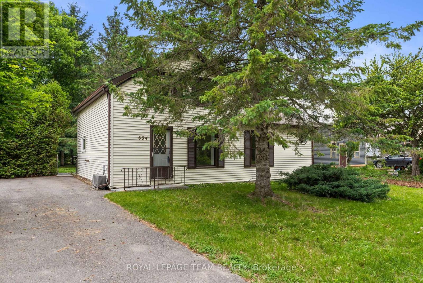 634 ELGIN STREET