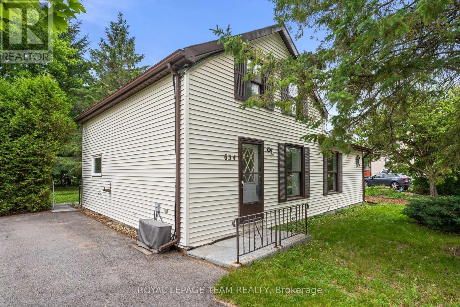634 ELGIN STREET