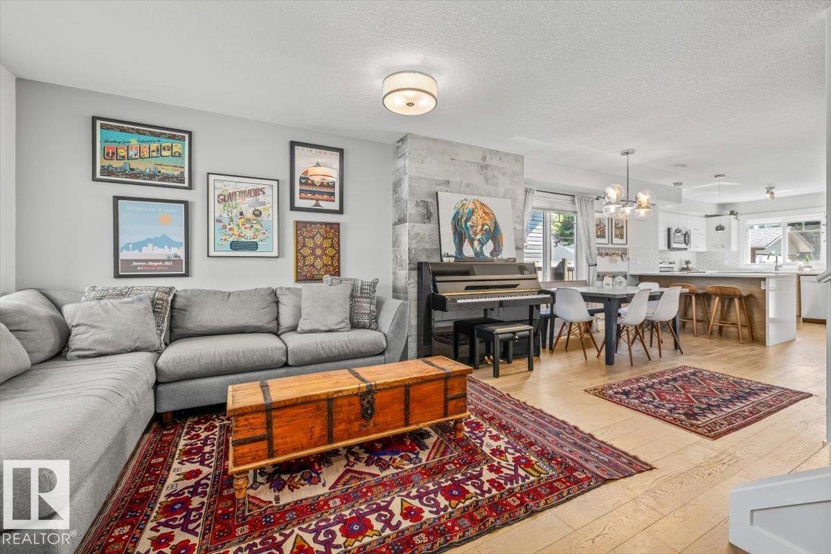 9237 92 ST NW
