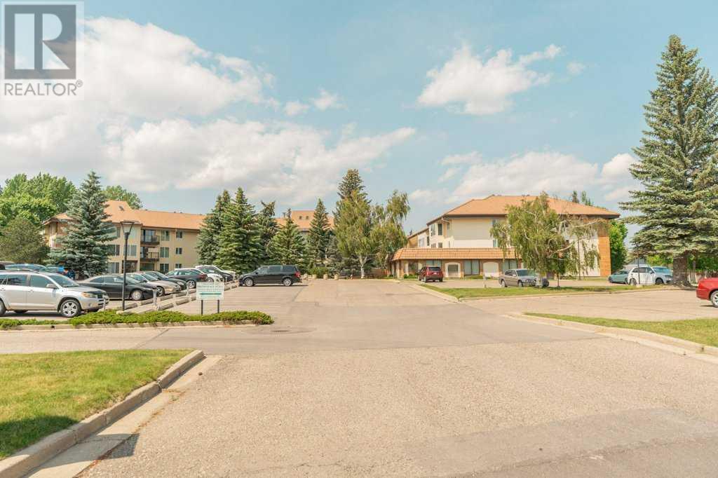 106, 65 Temple Boulevard W