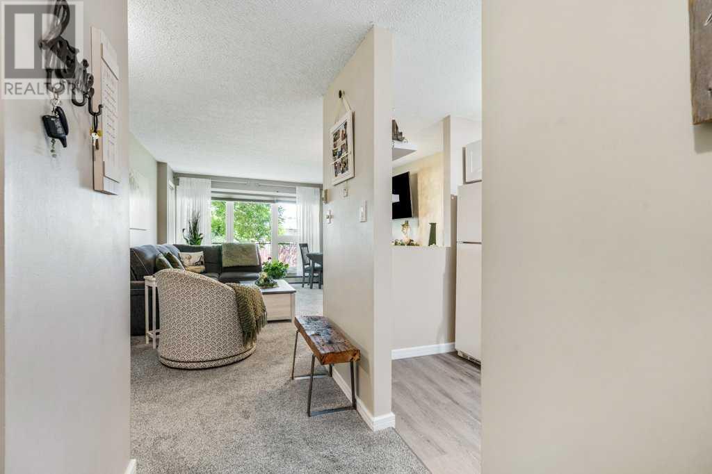 106, 65 Temple Boulevard W
